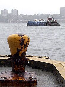 Mooring bollard